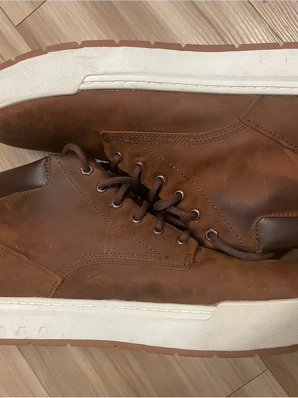 Timberland Men's Size 12 Brown Leather Chukka Boots with White Sole. Ankle boots